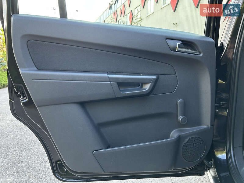 Минивэн Opel Zafira 2008 в Полтаве