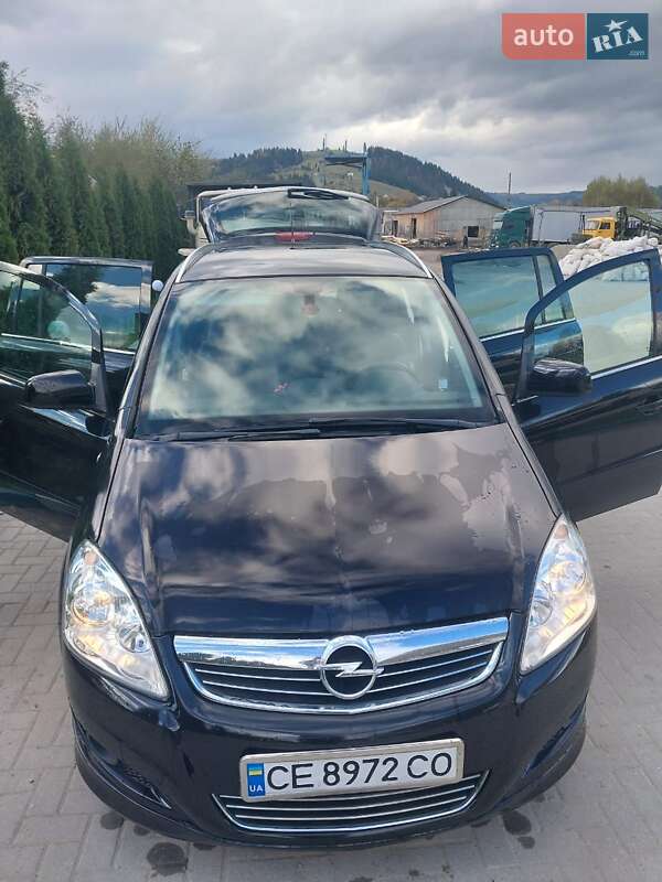Минивэн Opel Zafira 2010 в Путиле