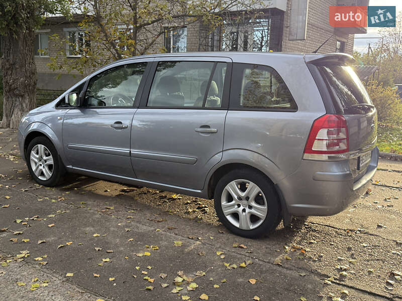 Минивэн Opel Zafira 2010 в Новом Буге фото 8 Минивэн Opel Zafira 2010 в Новом Буге