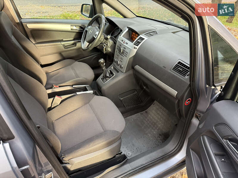 Минивэн Opel Zafira 2010 в Новом Буге фото 10 Минивэн Opel Zafira 2010 в Новом Буге