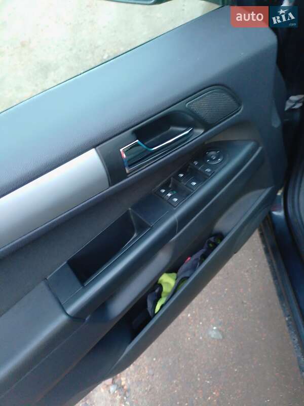 Минивэн Opel Zafira 2013 в Нововолынске