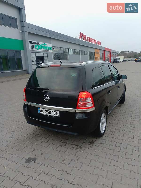 Минивэн Opel Zafira 2013 в Нововолынске
