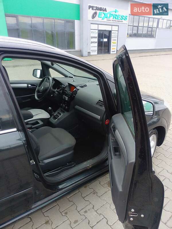 Минивэн Opel Zafira 2013 в Нововолынске