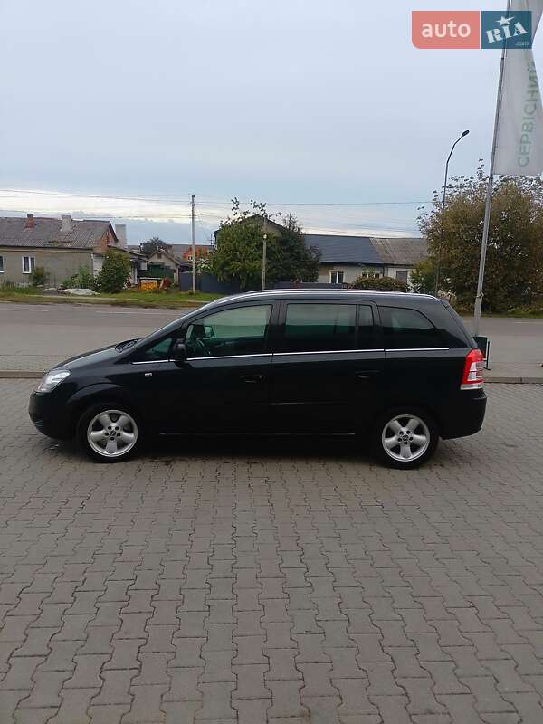 Минивэн Opel Zafira 2013 в Нововолынске