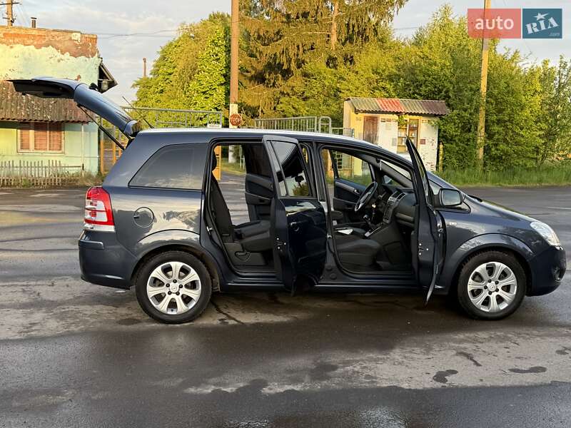 Минивэн Opel Zafira 2010 в Дрогобыче