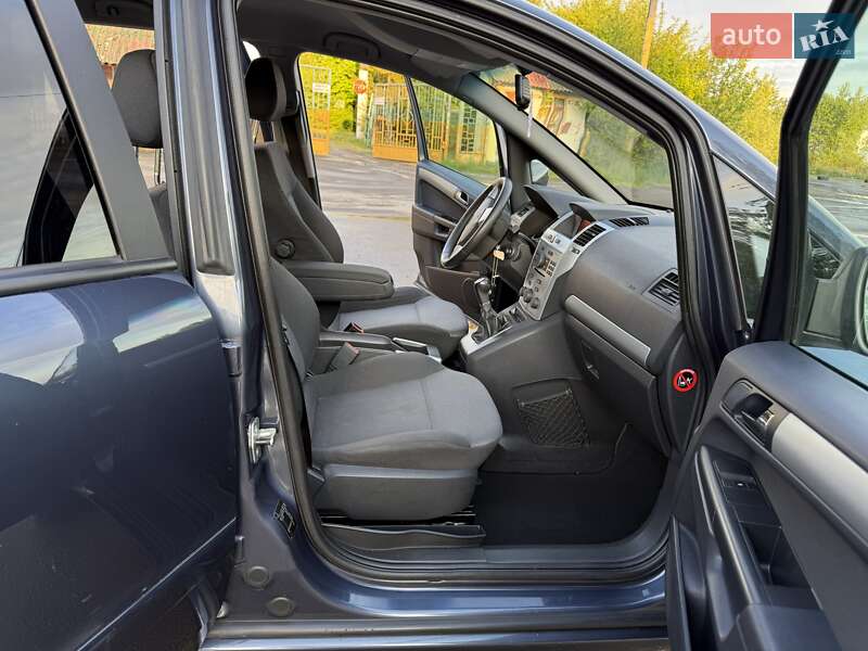 Минивэн Opel Zafira 2010 в Дрогобыче