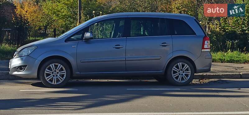 Минивэн Opel Zafira 2010 в Нововолынске фото Минивэн Opel Zafira 2010 в Нововолынске