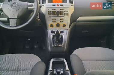 Минивэн Opel Zafira 2009 в 