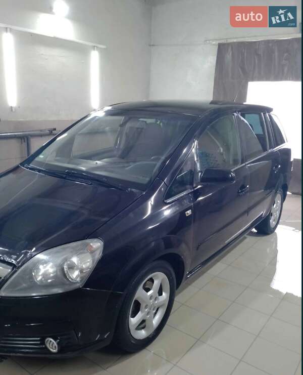 Минивэн Opel Zafira 2005 в Вольногорске