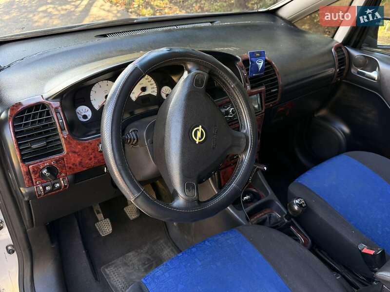 Мінівен Opel Zafira 2001 в Одесі