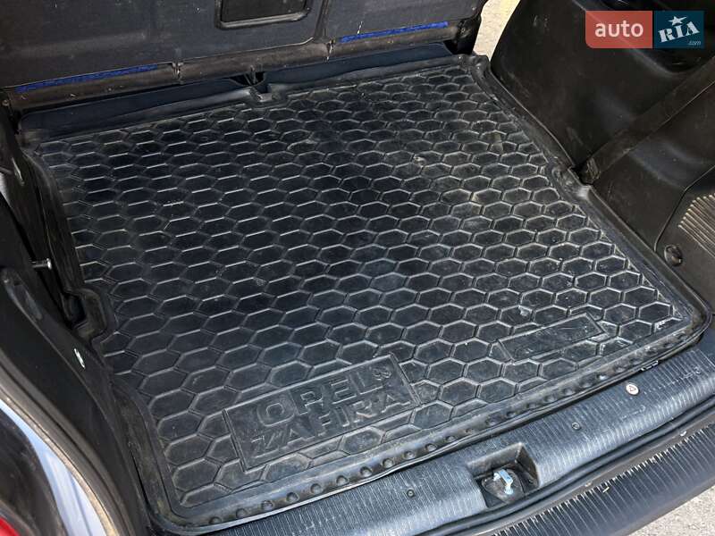 Мінівен Opel Zafira 2001 в Одесі