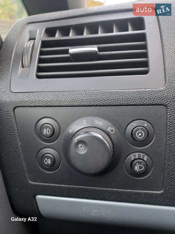 Минивэн Opel Zafira 2005 в Луцке