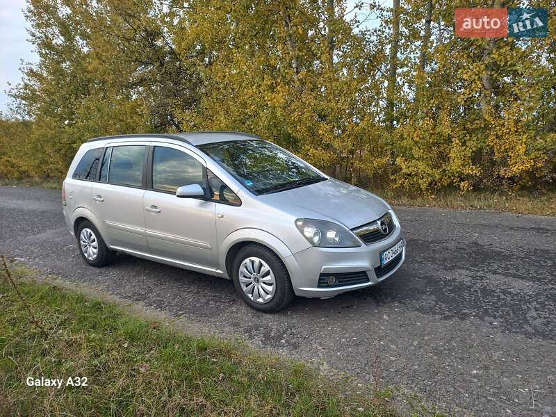 Минивэн Opel Zafira 2005 в Луцке