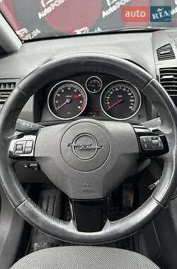 Мінівен Opel Zafira 2011 в  фото 18 Мінівен Opel Zafira 2011 в
