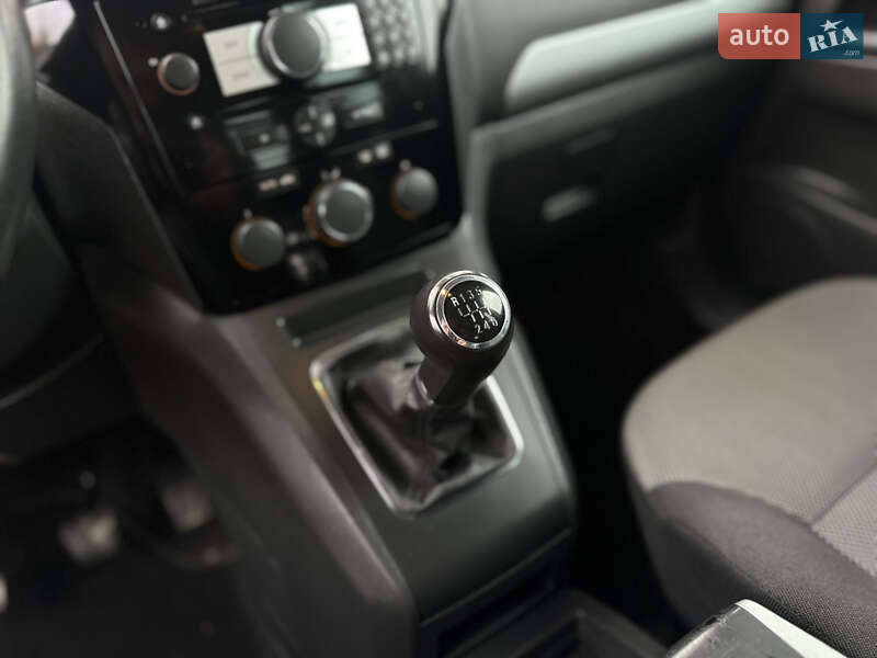 Минивэн Opel Zafira 2010 в Виннице