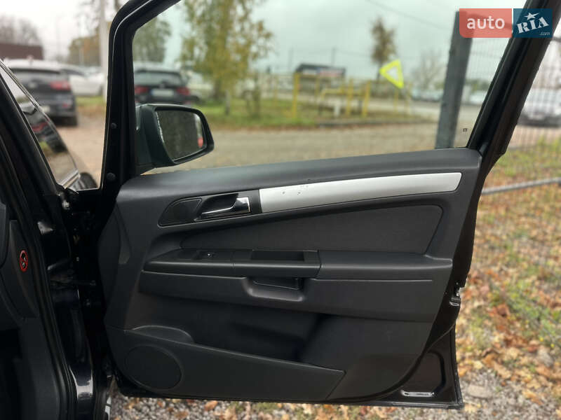 Минивэн Opel Zafira 2010 в Виннице