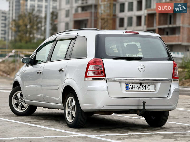 Минивэн Opel Zafira 2008 в Киеве