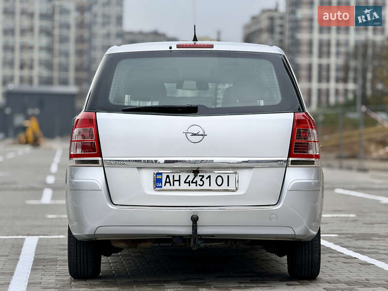 Минивэн Opel Zafira 2008 в Киеве