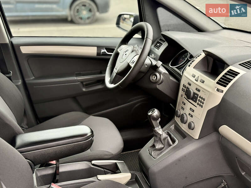 Минивэн Opel Zafira 2008 в Киеве