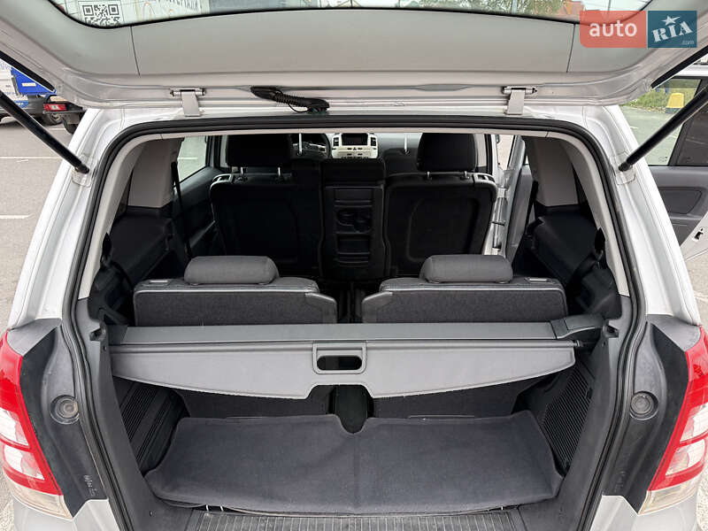 Минивэн Opel Zafira 2008 в Киеве