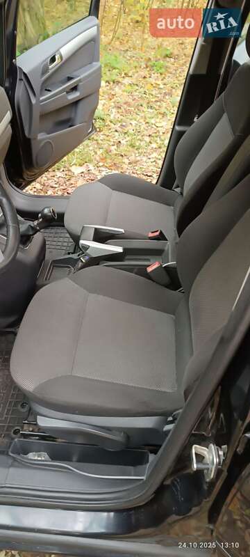 Минивэн Opel Zafira 2009 в Коростене