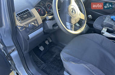 Минивэн Opel Zafira 2006 в  фото 9 Минивэн Opel Zafira 2006 в