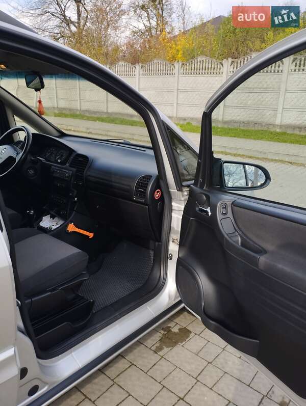 Минивэн Opel Zafira 2004 в Виннице