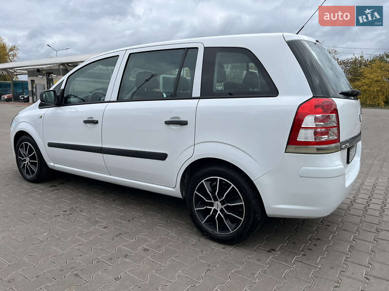 Минивэн Opel Zafira 2011 в Кривом Роге