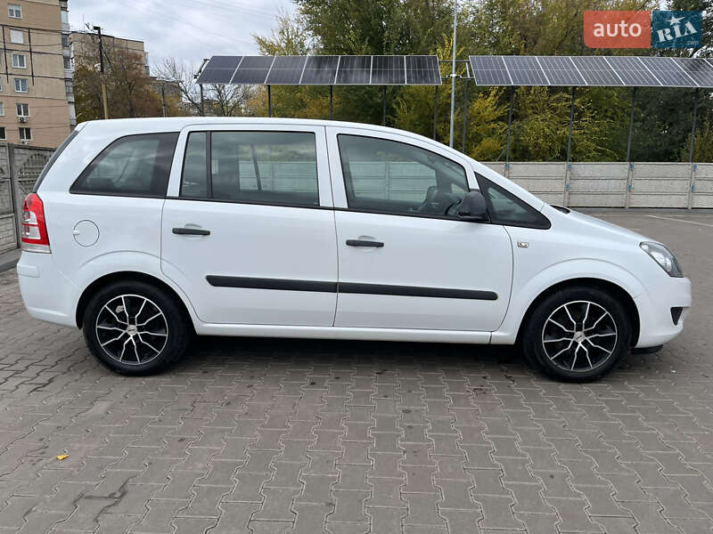 Минивэн Opel Zafira 2011 в Кривом Роге