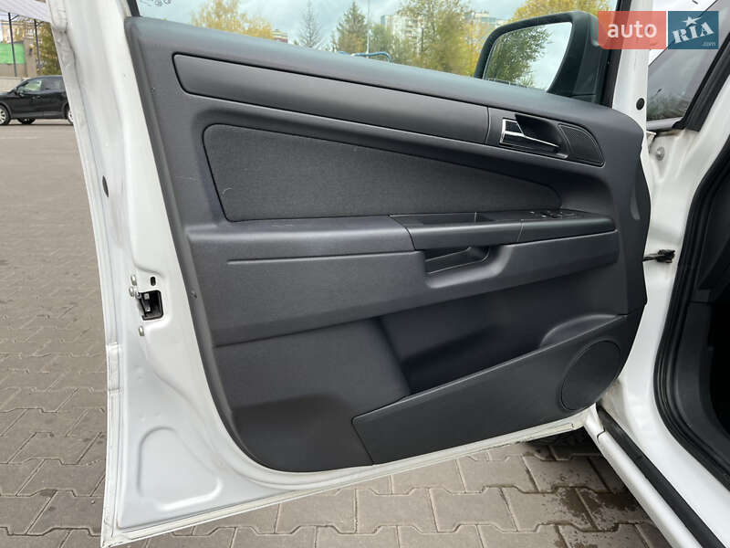 Минивэн Opel Zafira 2011 в Кривом Роге