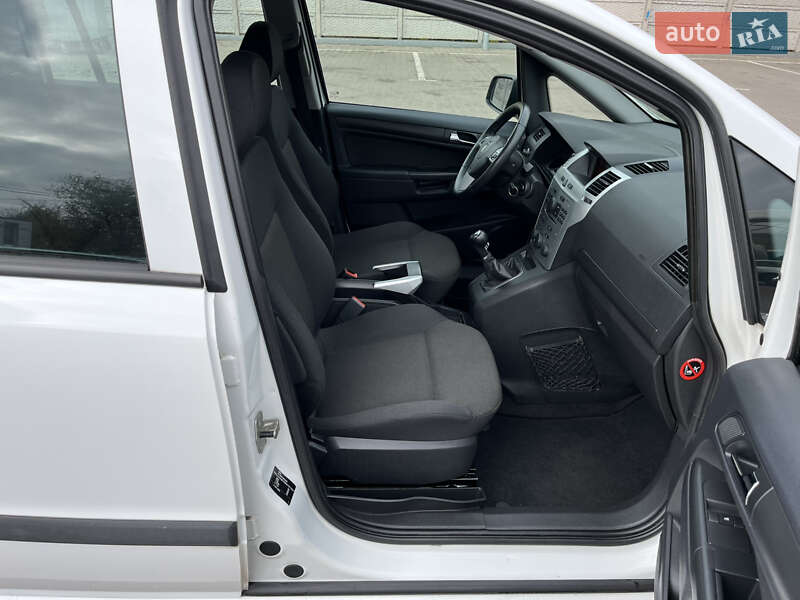 Минивэн Opel Zafira 2011 в Кривом Роге