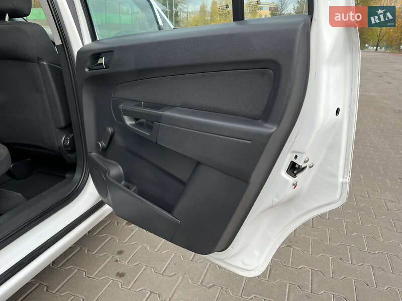 Минивэн Opel Zafira 2011 в Кривом Роге