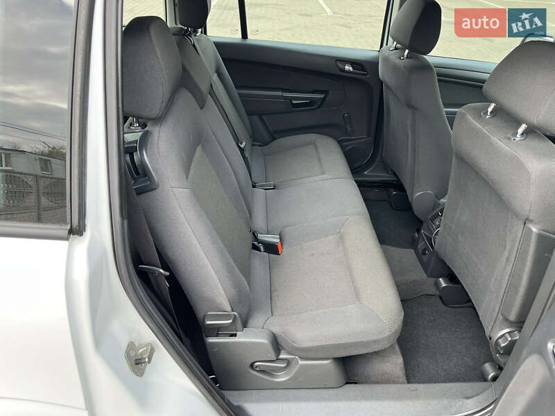 Минивэн Opel Zafira 2011 в Кривом Роге