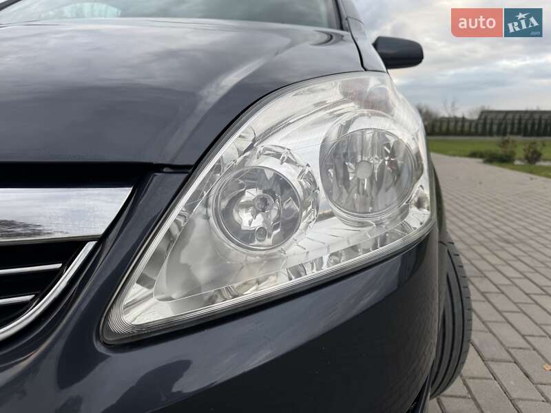 Минивэн Opel Zafira 2010 в Дрогобыче