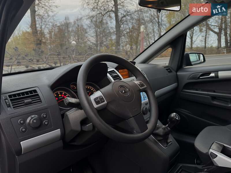 Минивэн Opel Zafira 2010 в Дрогобыче