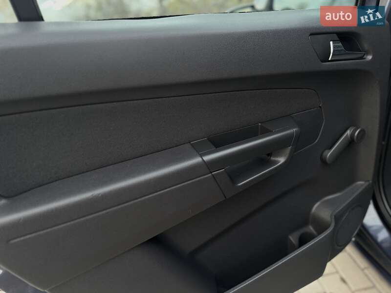 Минивэн Opel Zafira 2010 в Дрогобыче