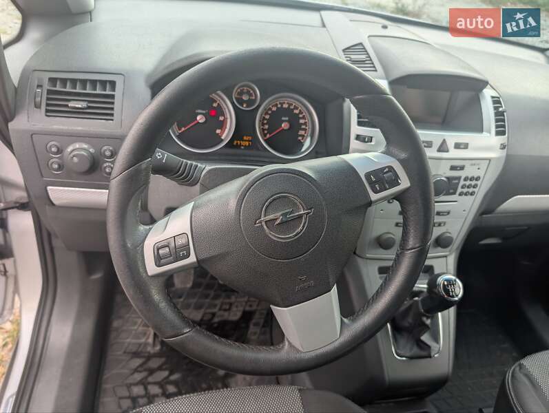 Минивэн Opel Zafira 2010 в Ровно