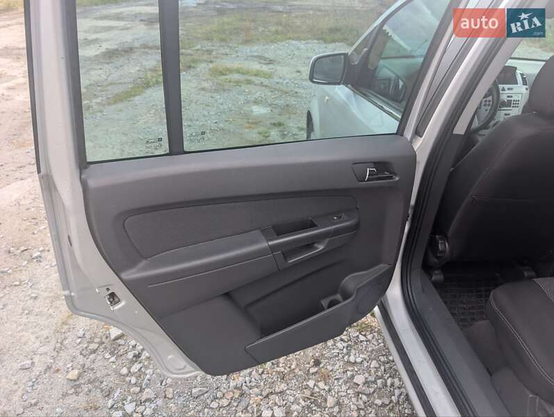 Минивэн Opel Zafira 2010 в Ровно