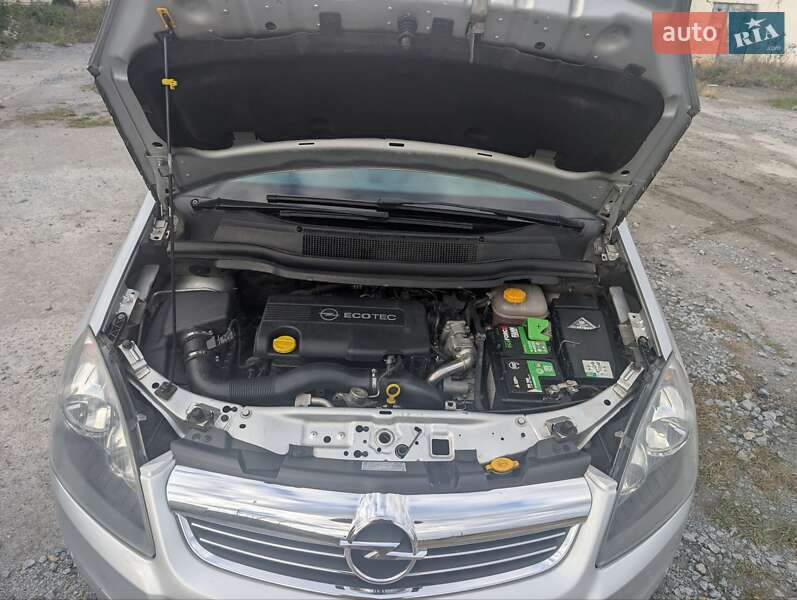 Минивэн Opel Zafira 2010 в Ровно