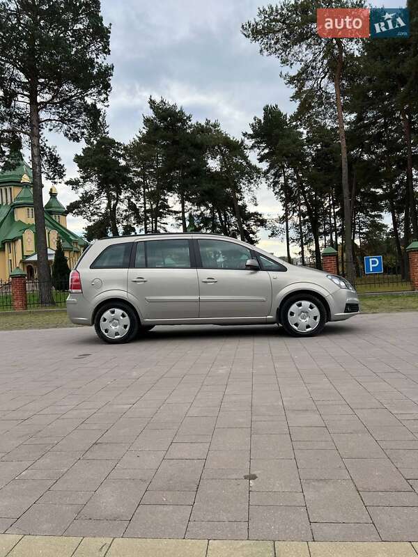 Минивэн Opel Zafira 2007 в Новояворовске