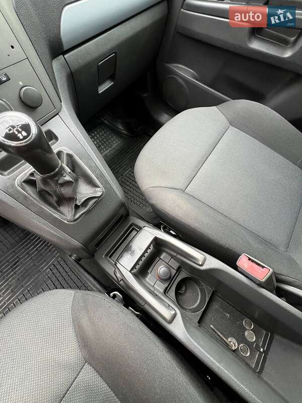 Минивэн Opel Zafira 2007 в Новояворовске