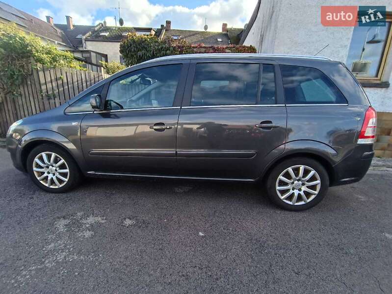 Минивэн Opel Zafira 2010 в Белой Церкви
