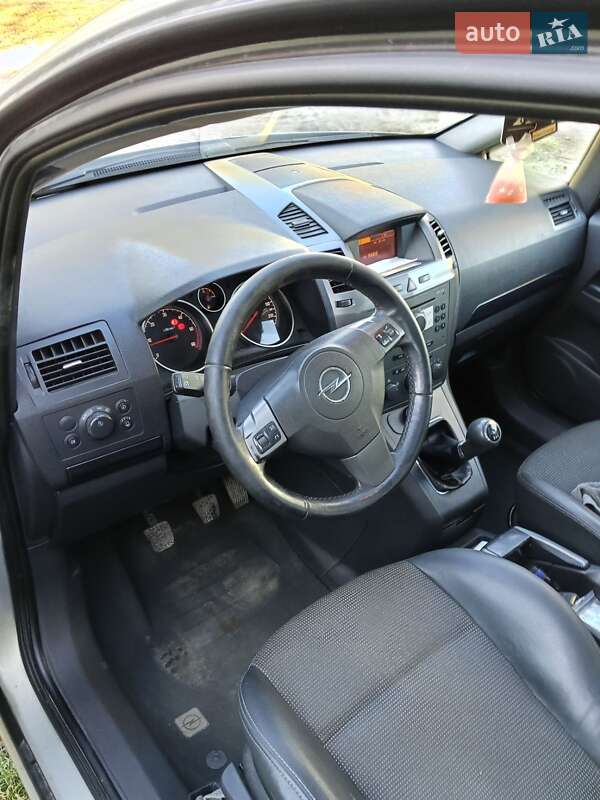 Минивэн Opel Zafira 2006 в Каменец-Подольском