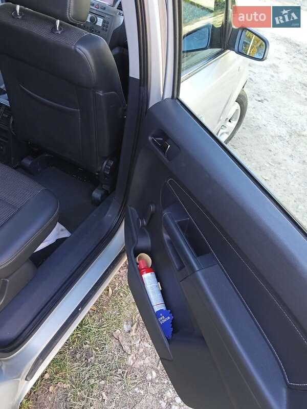 Минивэн Opel Zafira 2006 в Каменец-Подольском