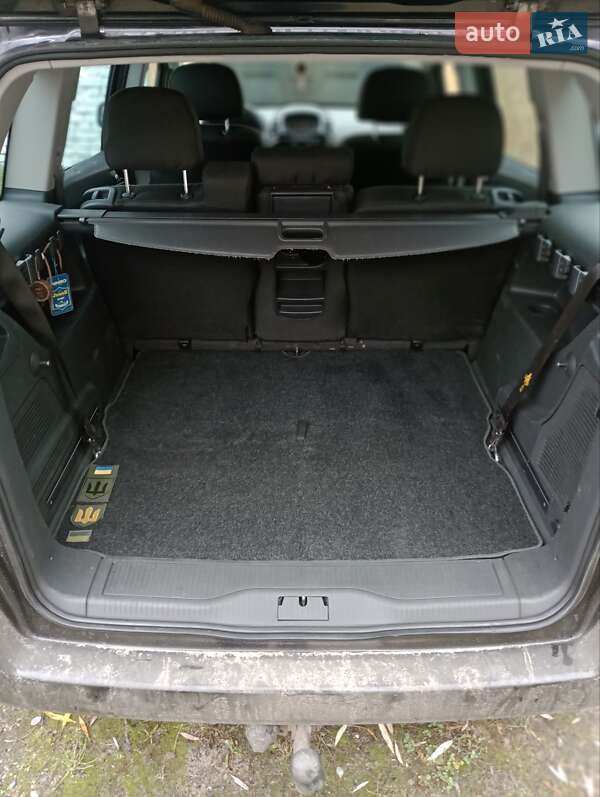 Минивэн Opel Zafira 2010 в Остер