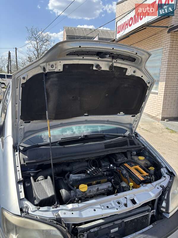 Минивэн Opel Zafira 2002 в Житомире