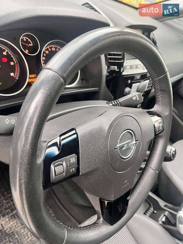 Минивэн Opel Zafira 2012 в Луцке фото 23 Минивэн Opel Zafira 2012 в Луцке