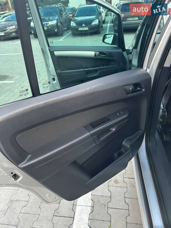 Минивэн Opel Zafira 2008 в Ирпене