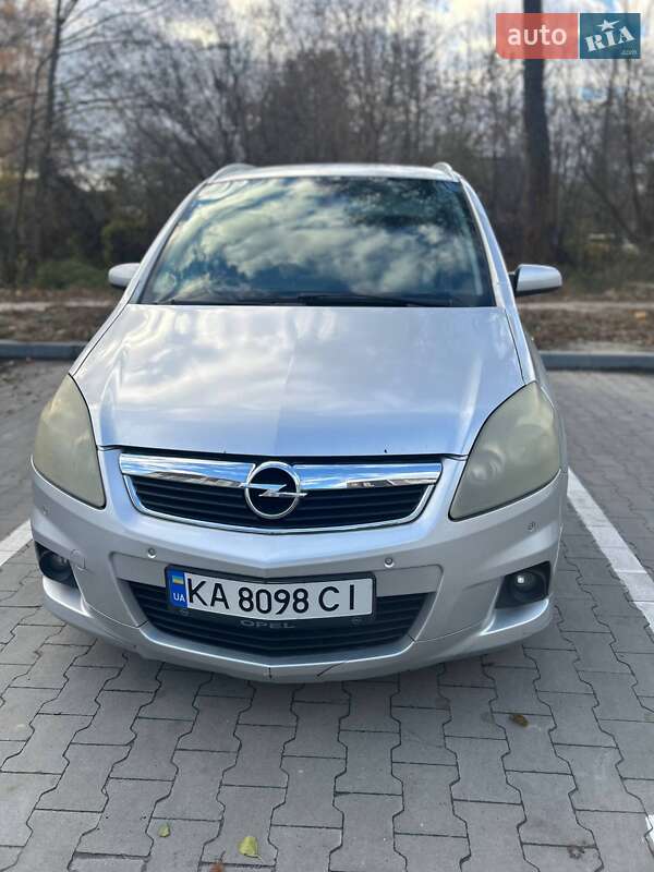 Минивэн Opel Zafira 2008 в Ирпене