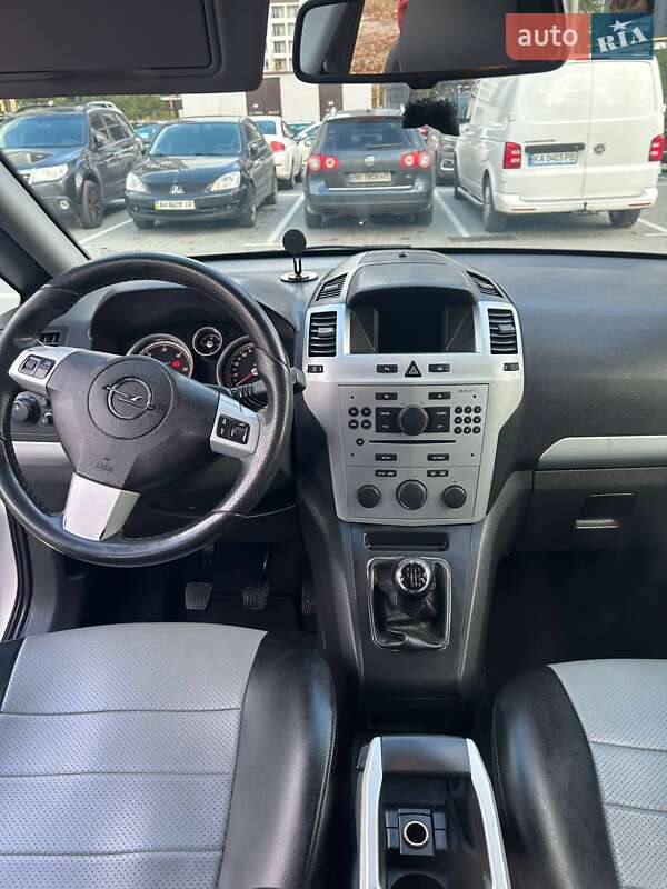 Минивэн Opel Zafira 2008 в Ирпене